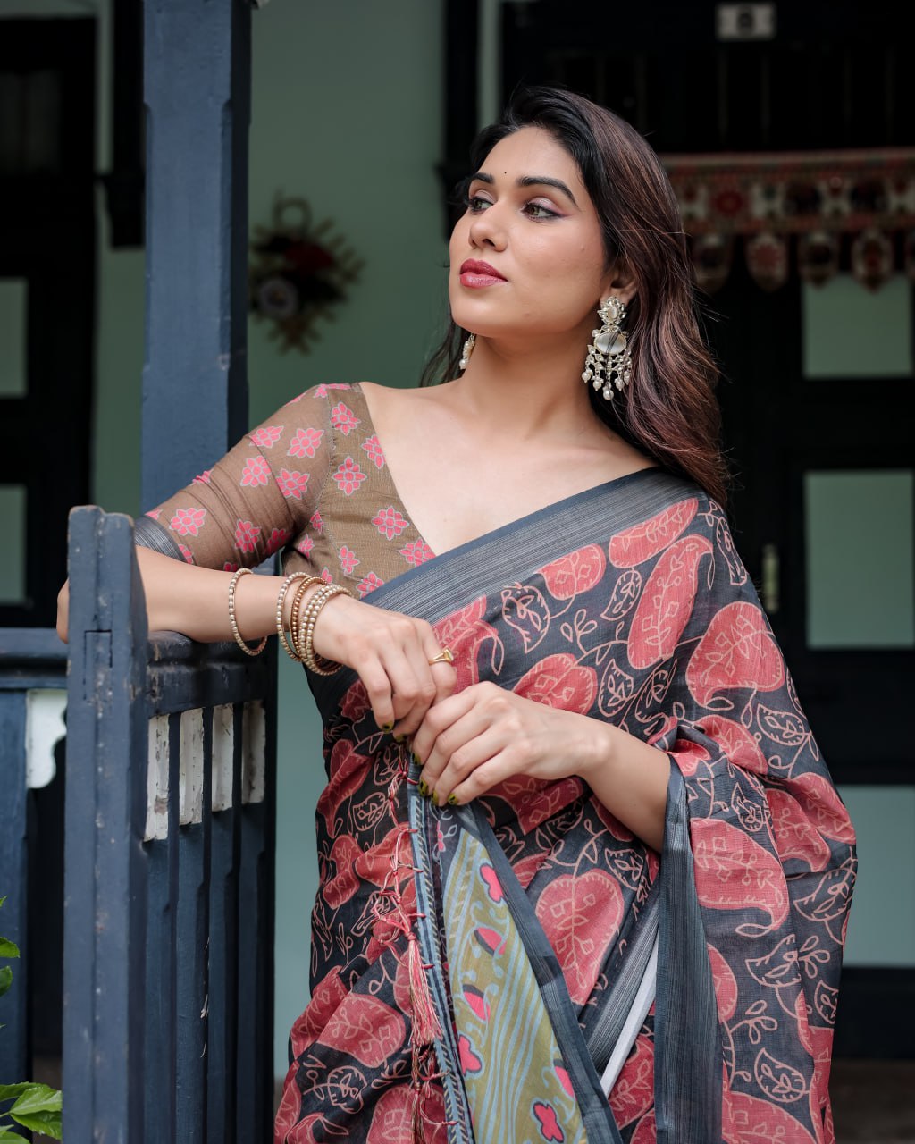 Charcoal Leaf Motif Linen Cotton Saree