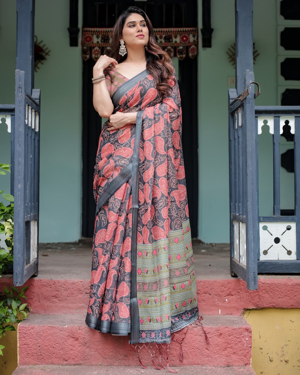 Charcoal Leaf Motif Linen Cotton Saree