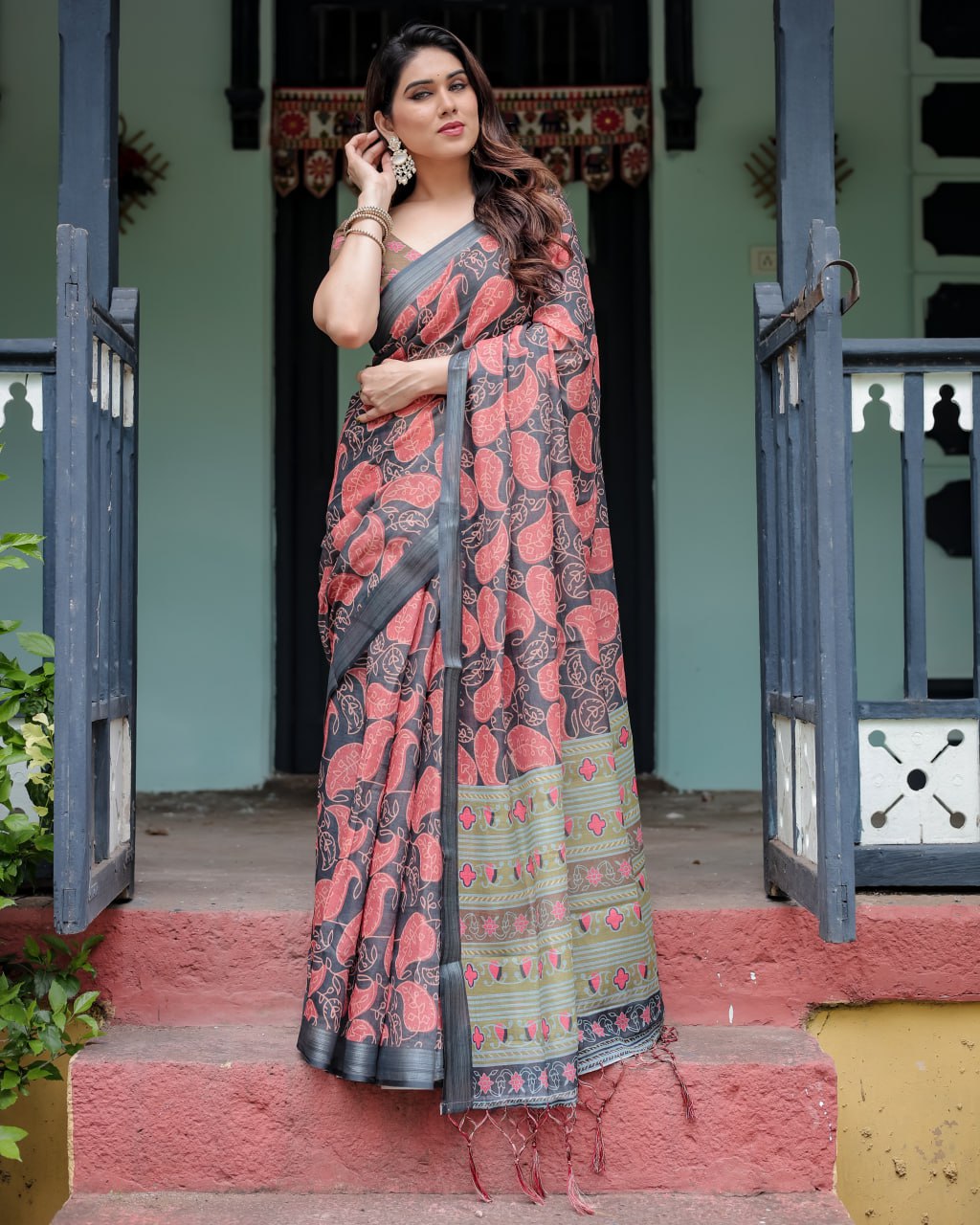 Charcoal Leaf Motif Linen Cotton Saree