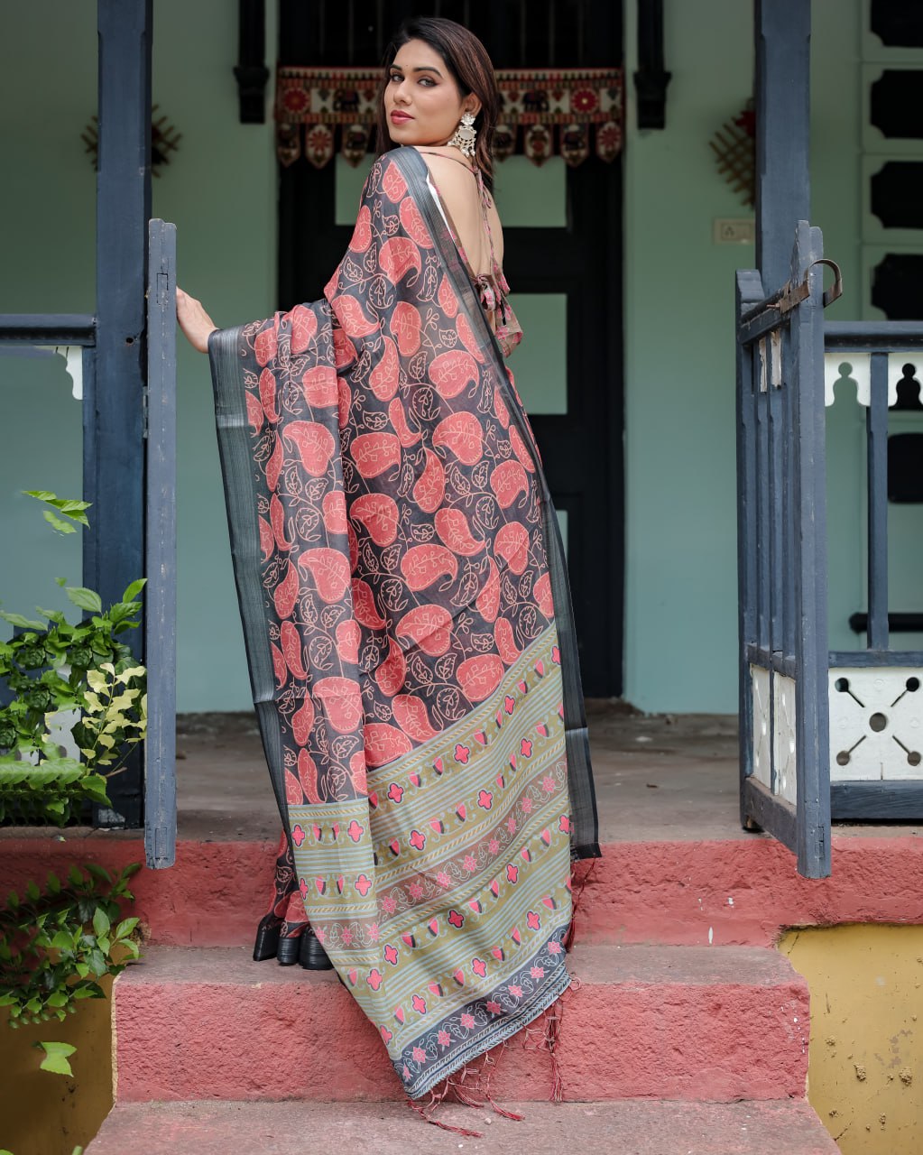 Charcoal Leaf Motif Linen Cotton Saree
