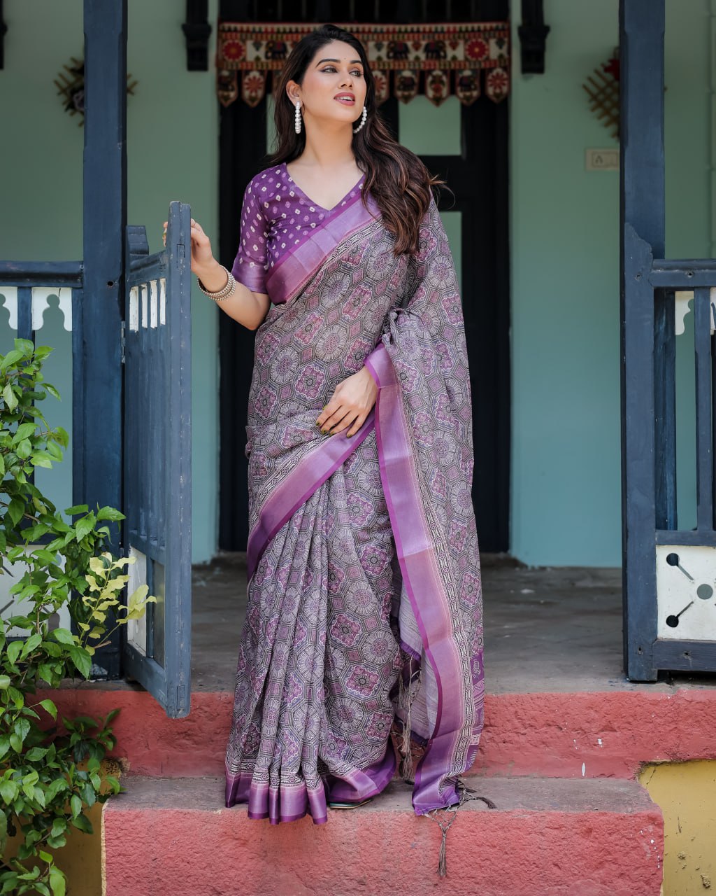 Elegant Lavender Purple Woven Linen Cotton Saree