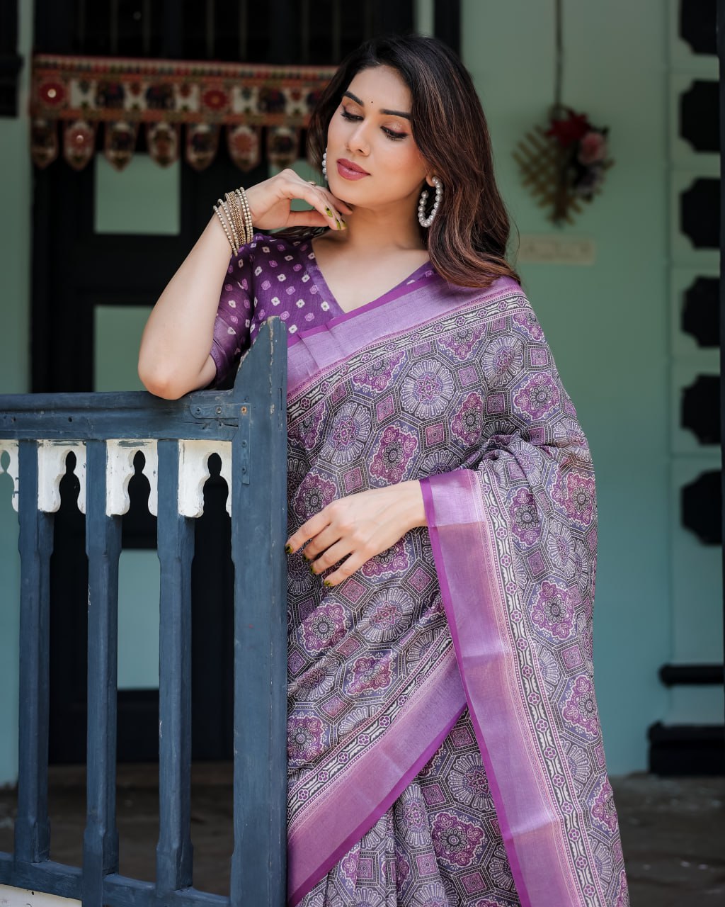Elegant Lavender Purple Woven Linen Cotton Saree